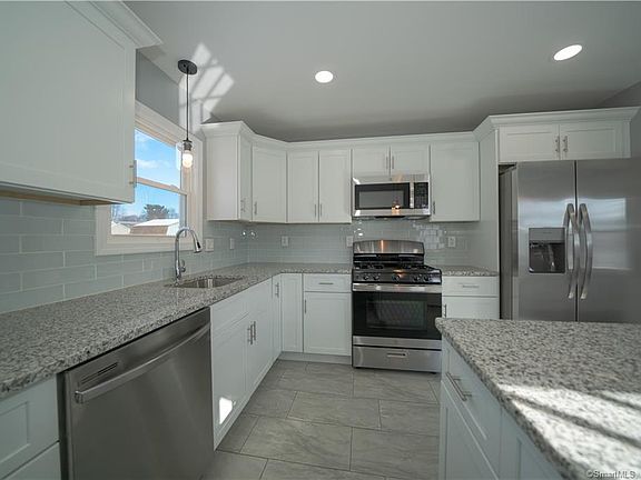 5th image of 15 Nassau Cir