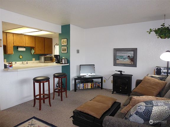 2nd image of 1420 48th Street #B12