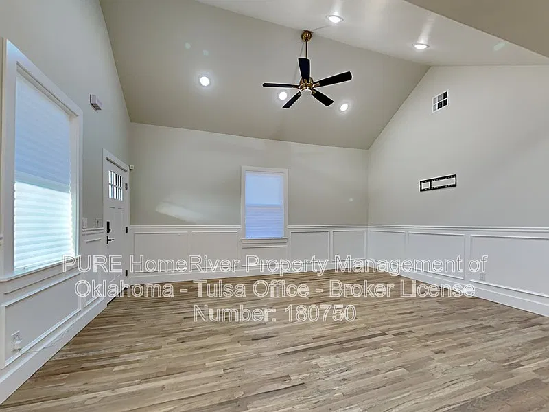 4 bed, 2.0 bath, 1621 sqft, $2,400 — Photo 2