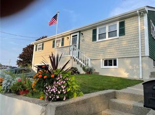 26 Cliff St, Tiverton, RI 02878
