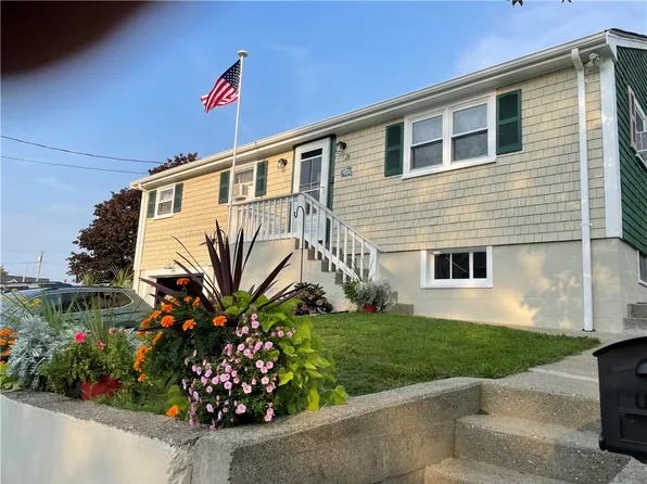 26 Cliff St, Tiverton, RI 02878