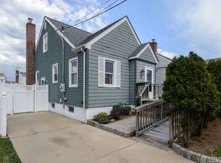 1024 Theodora St, Franklin Square, NY 11010