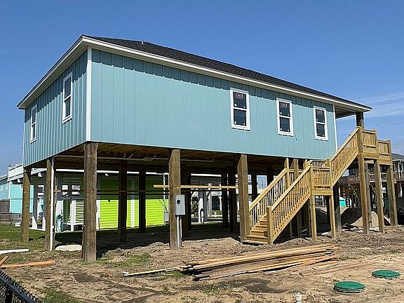 2nd image of 696 Bahama Dr