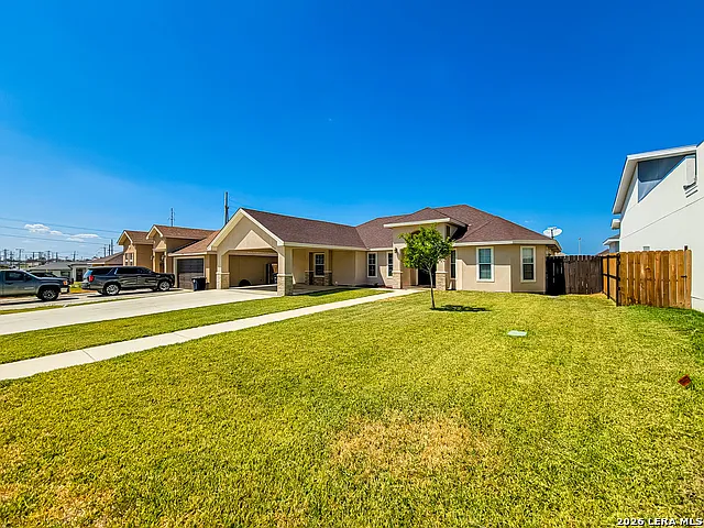 3 bed, 2.5 bath, 1690 sqft, $2,000 — Photo 2