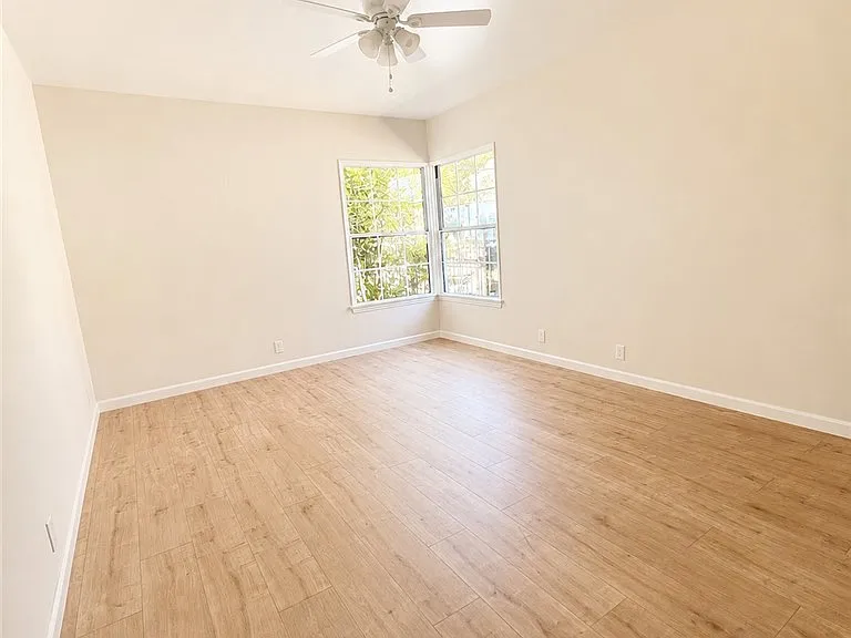 540 Crosby St — Photo 11