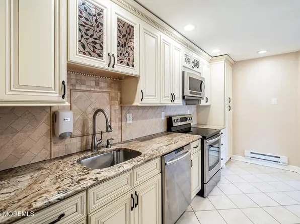 40 Meadow Green Circle #K, Manalapan, NJ 07726