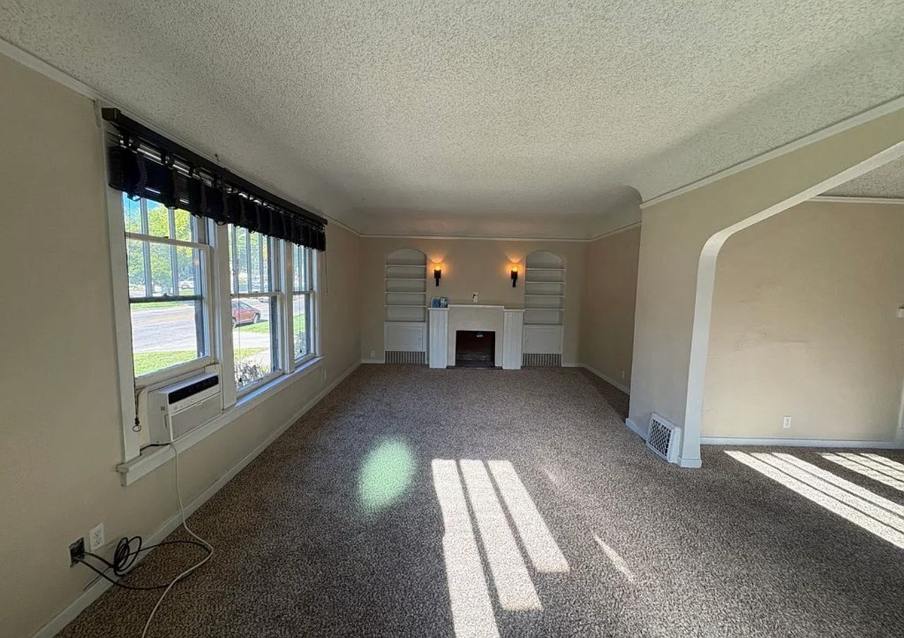3 bed, 2338 sqft, $1,600 — Photo 2