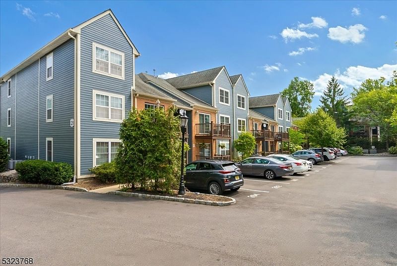 1st image of 387 Cambridge Dr