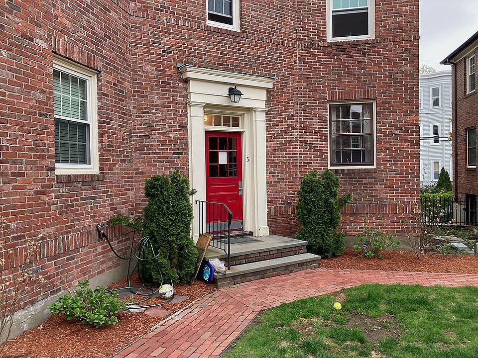 Courtyard entrance (bldg 5)