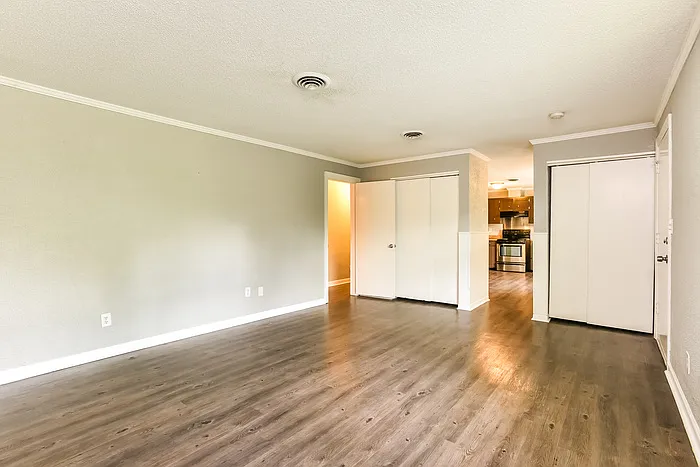 213 Power Ave — Photo 6