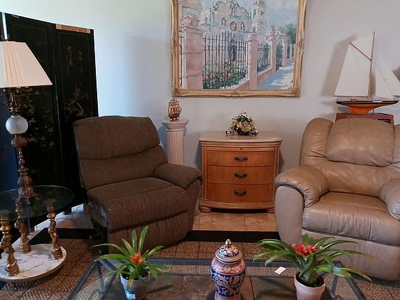 5th image of 3837 Edgewater Dr