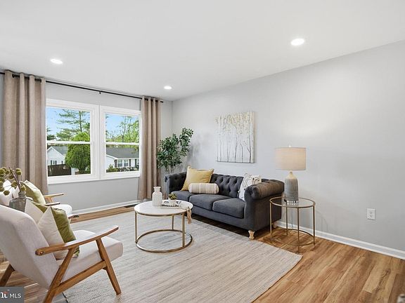 4th image of 2296 Four Seasons Dr