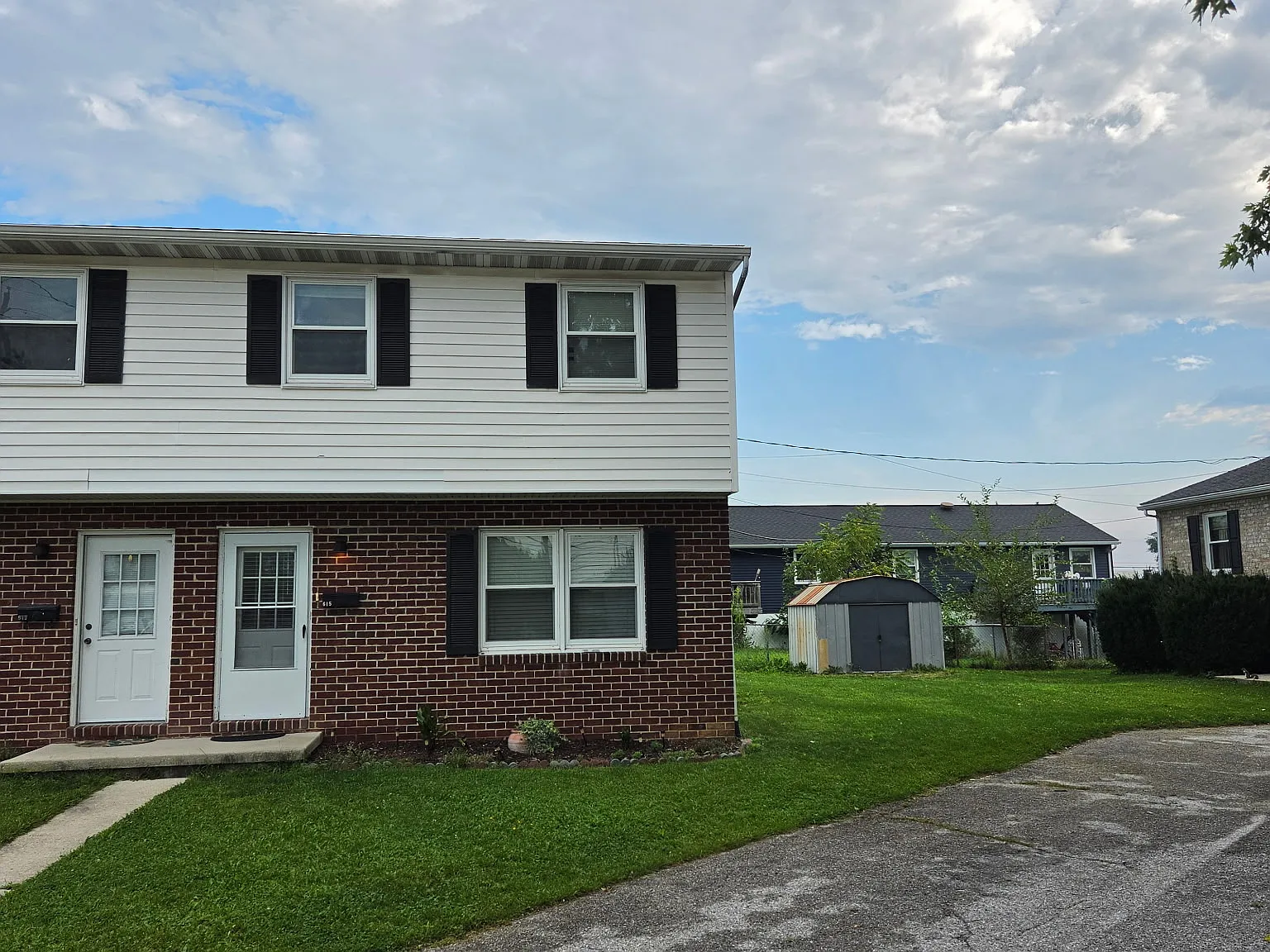 3 bed, 1100 sqft, $1,300 — Photo 2