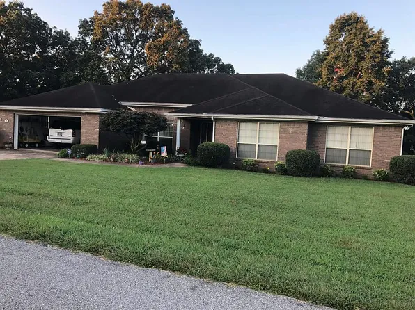 700 Diana Pl, Huntsville, AR 72740