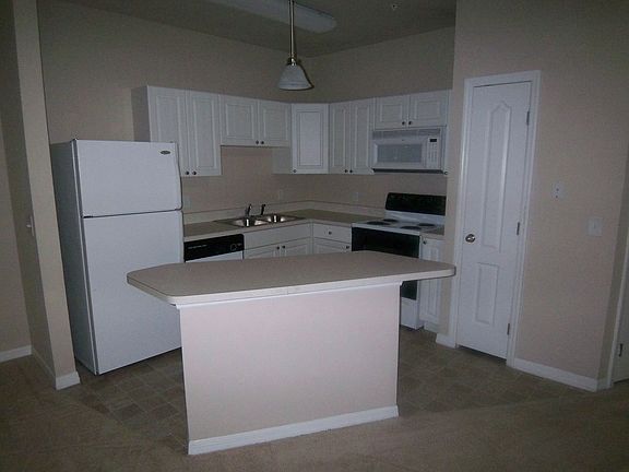 2nd image of 1530 Villa Capri Cir APT 301