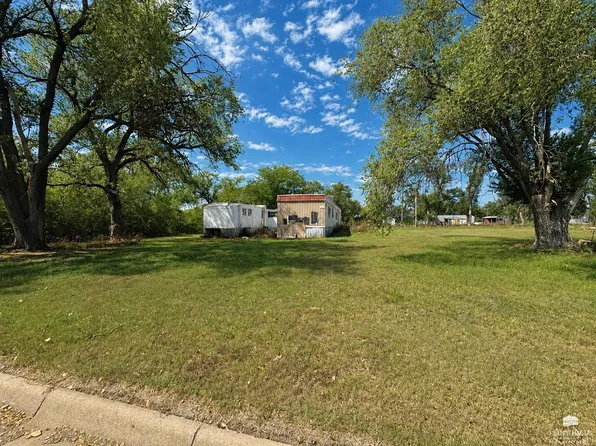 427 S Main St, Lucas, KS 67648