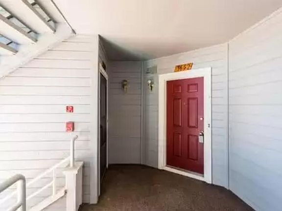 Entrance (2nd level)