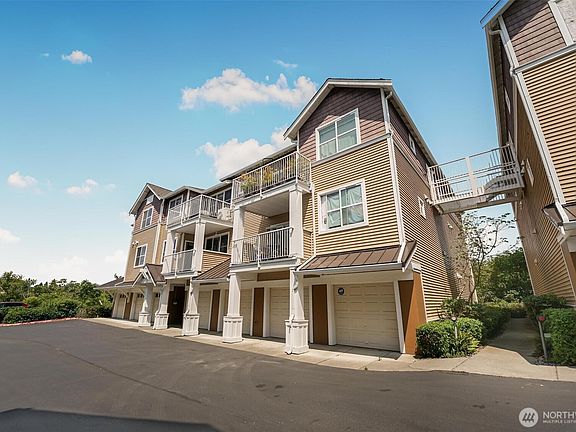 4th image of 2970 SW Raymond Street #102