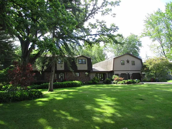W8643 Shady Oak Ln, Beaver Dam, WI 53916