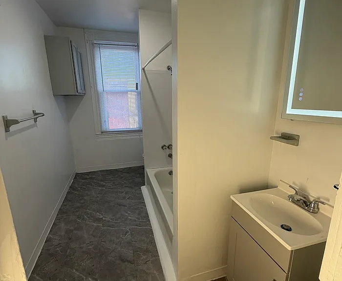 1900 Madison Ave #3 — Photo 2