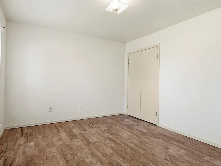 616 SW 23rd St — Photo 20