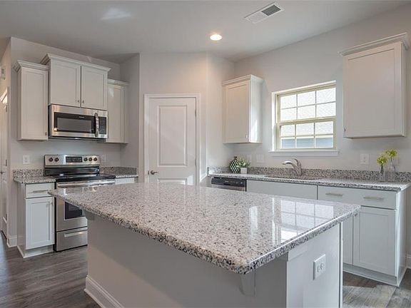 5th image of 3028 Fairway Dr
