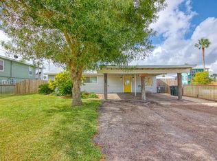 127 Port Ave, Rockport, TX 78382
