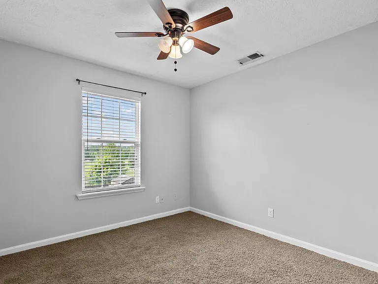148 Gentry Ln — Photo 12