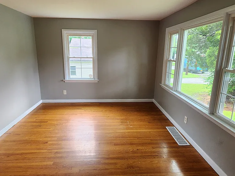 311 Ronbar Ln — Photo 2