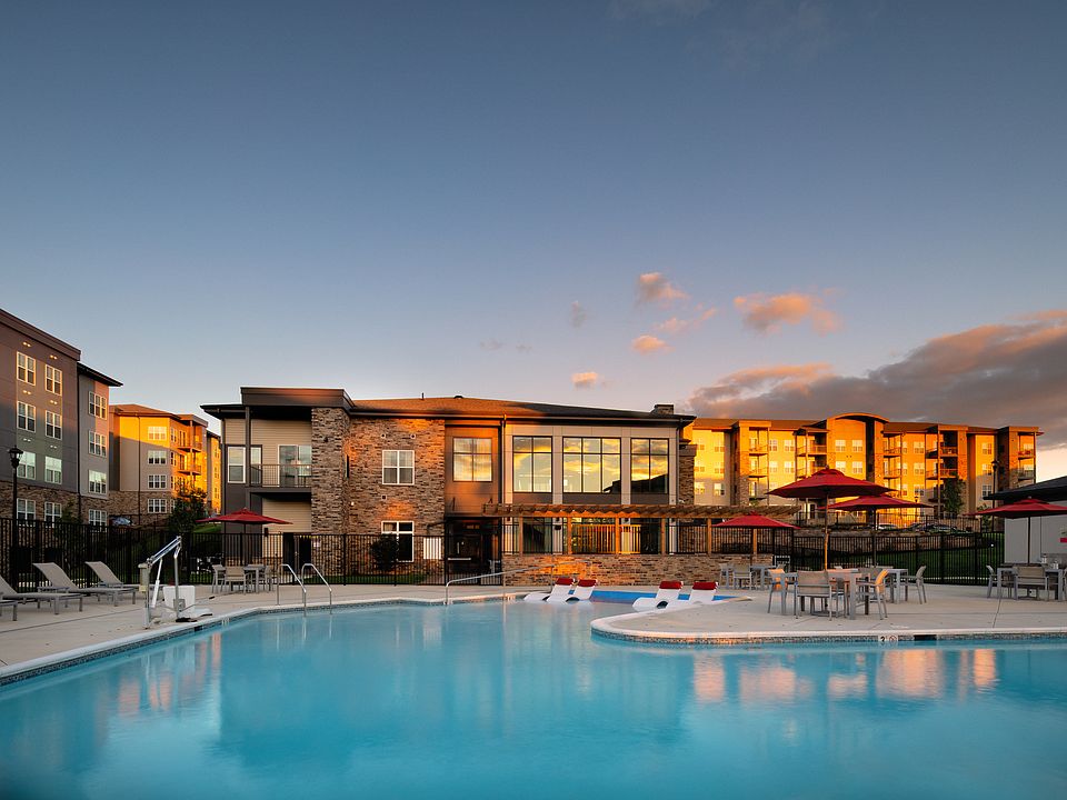 Overlook at Franklin Square Apartment Rentals with Virtual tours