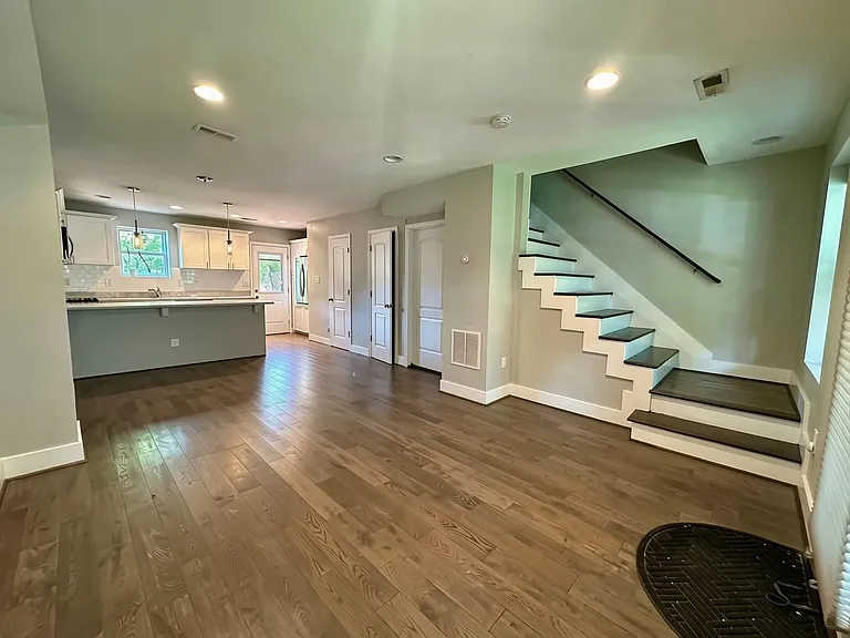 1914 D St NE — Photo 7