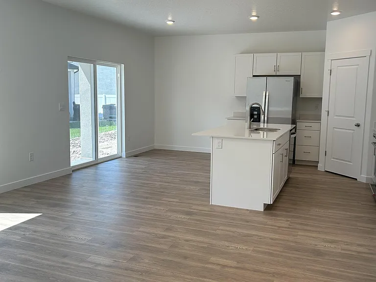 613 N Pear Dr — Photo 5
