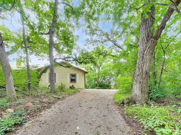2899 Nish Rd, Crystal Lake, IL 60012