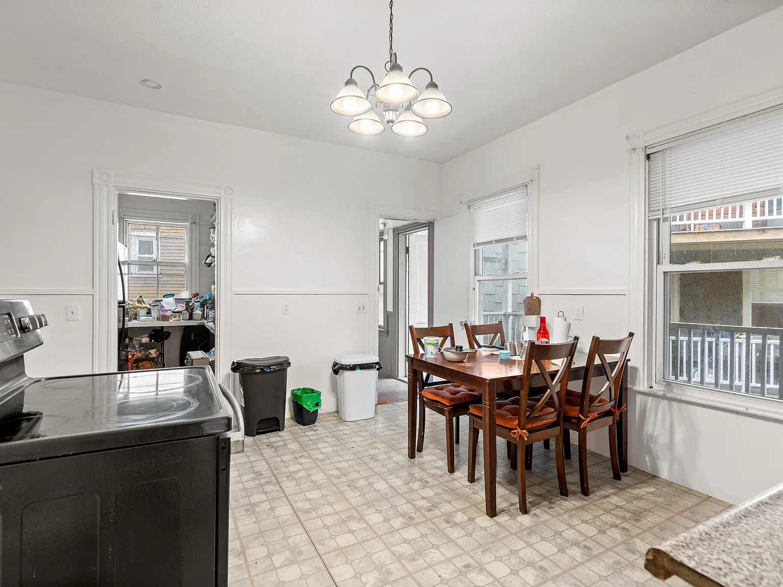 4 bed, 9999 sqft, $3,800 — Photo 4
