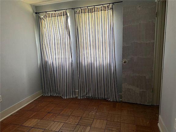 5th image of 2213 Vivian Dr