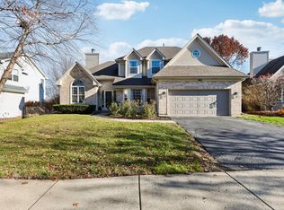 563 Capital Ln, Gurnee, IL 60031