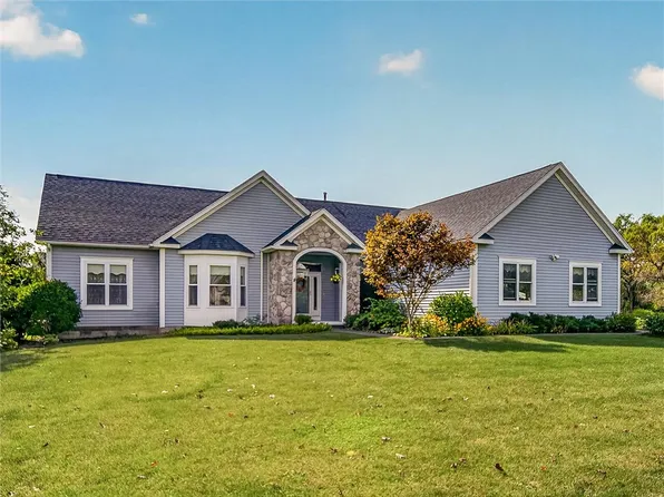 11 Thorn Apple Ln, Geneseo, NY 14454