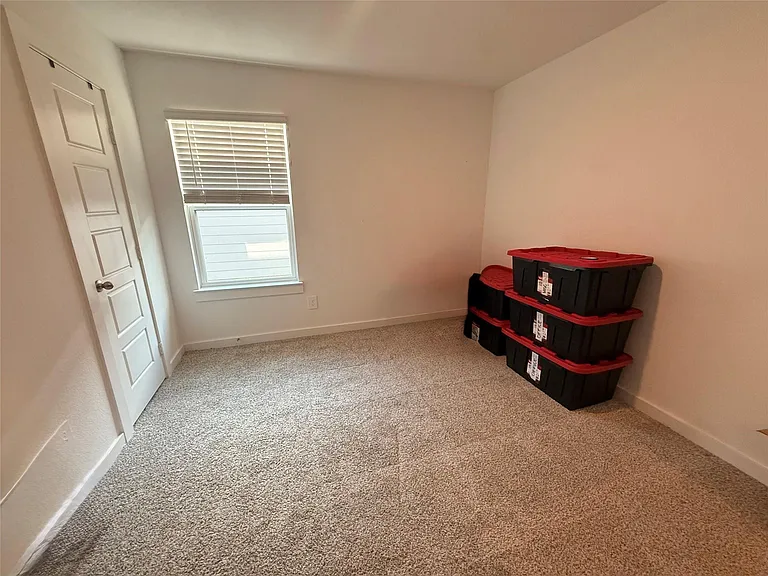 1210 Hughes Crossing Dr — Photo 18