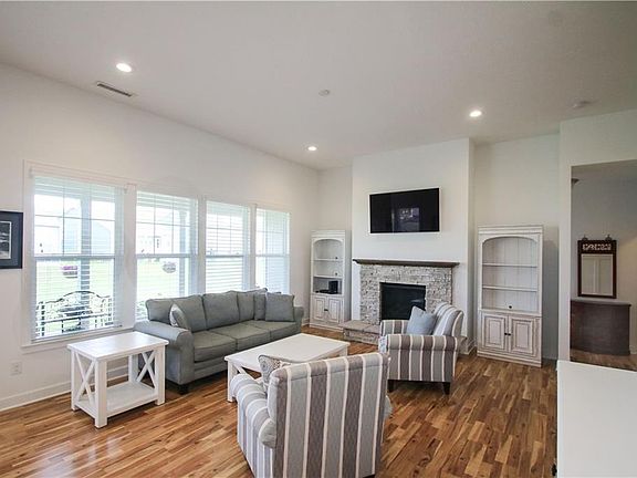 5th image of 4052 Basswood Dr