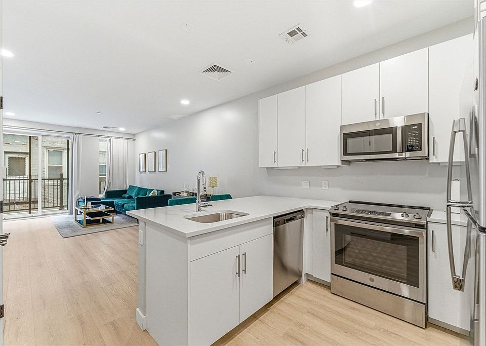 1st image of 157 Chestnut St #203