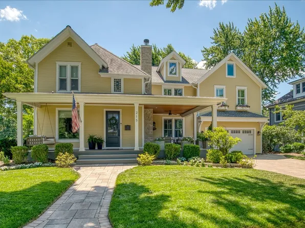 215 Fulton Ave, St Charles, IL 60174