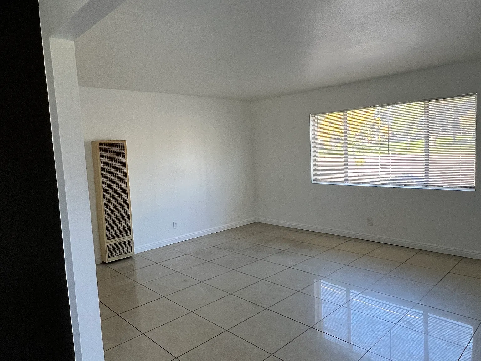 1251 W 4th St — Photo 3