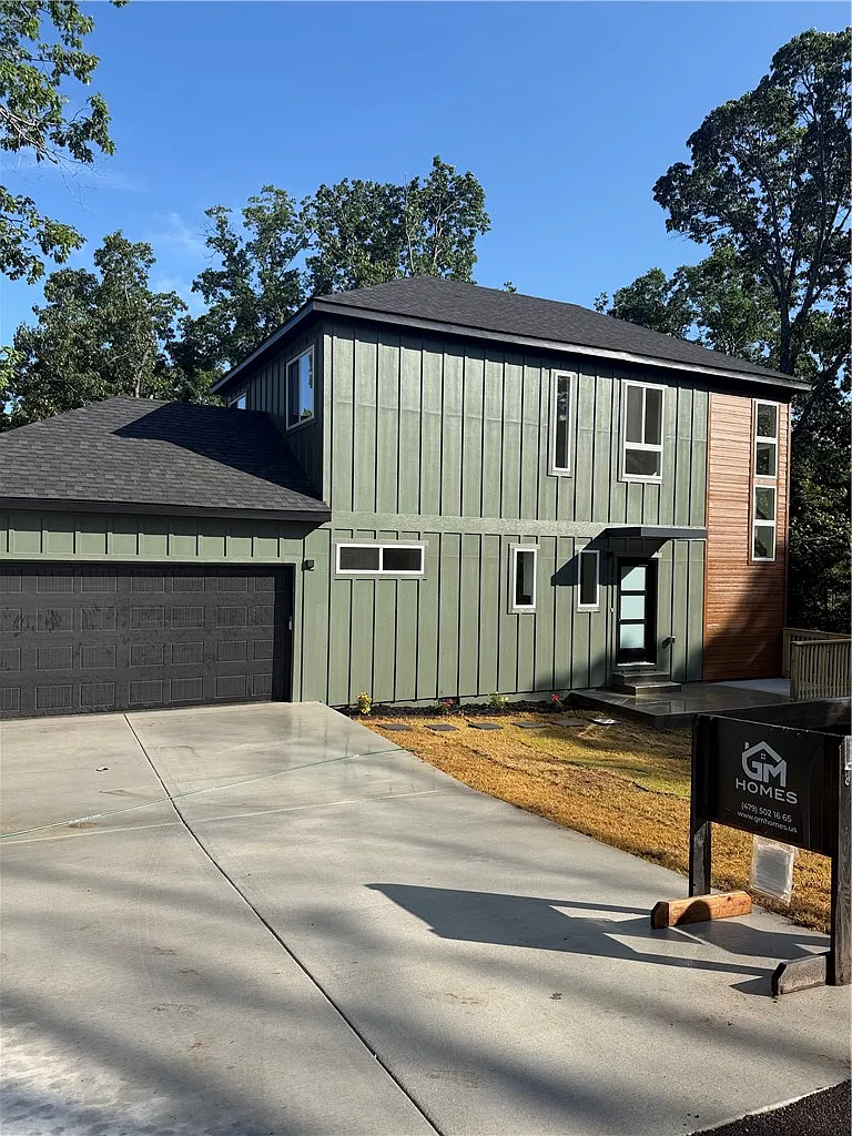 3 bed, 2.5 bath, 1421 sqft, $2,150 — Photo 3