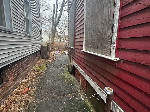 3rd image of 38 Hallock Street
