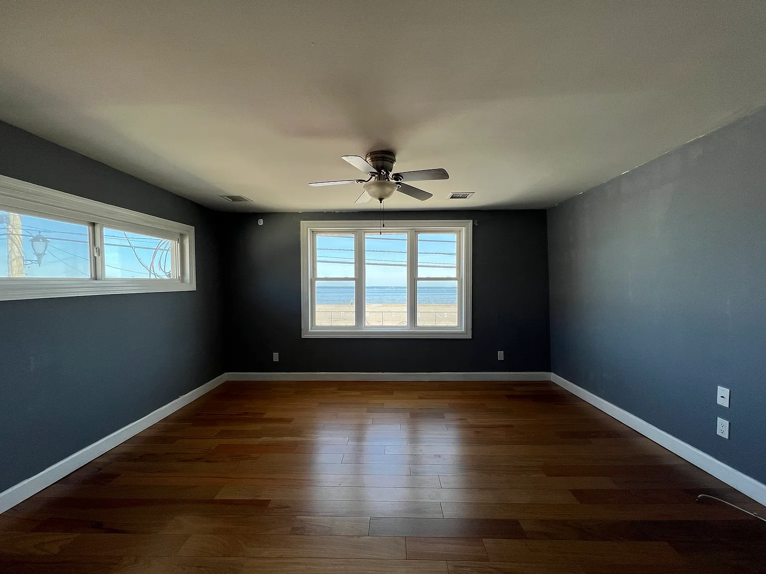 3 bed, 965 sqft, $3,350 — Photo 2