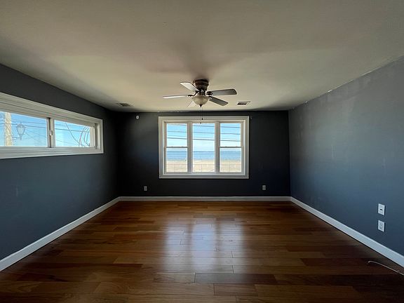 2nd image of 14 Bayville Ave APT 5