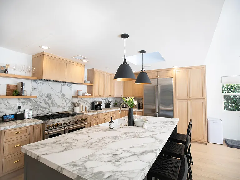 14822 Morrison St — Photo 4