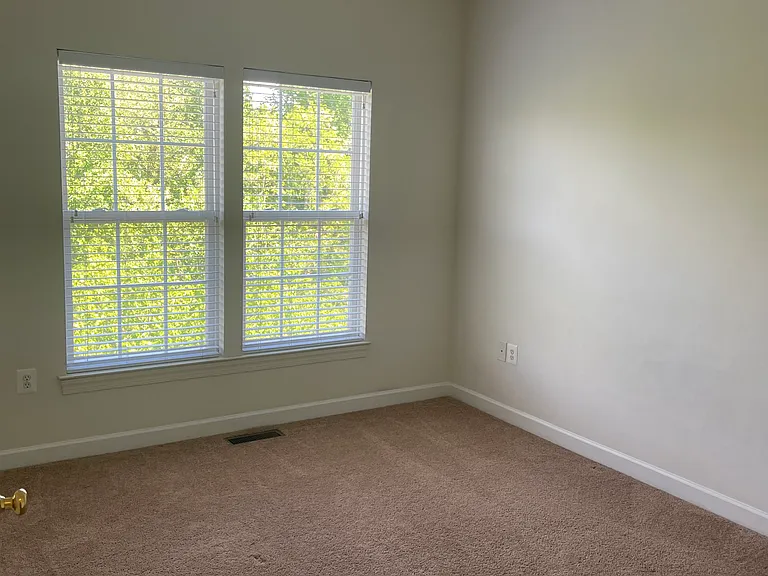 328 Munahan Cir #B — Photo 10