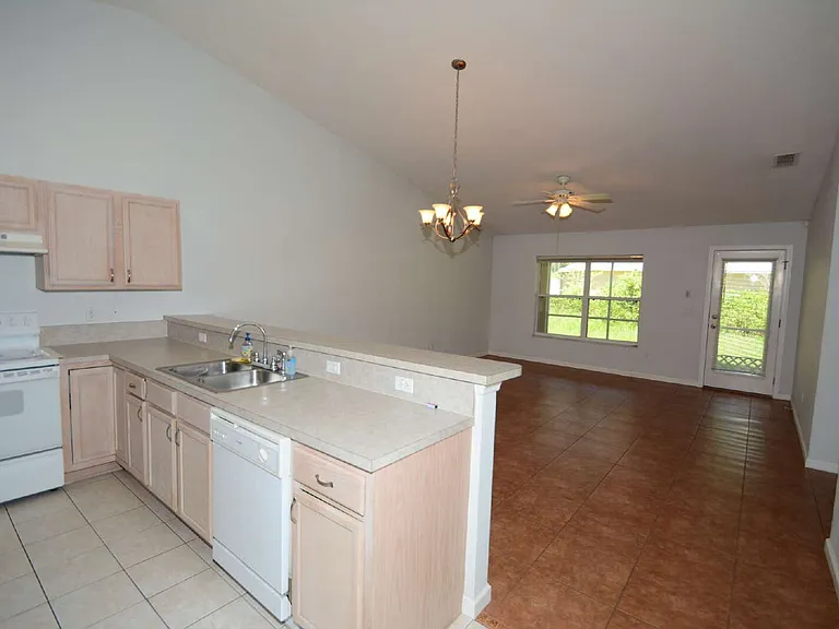 30 Eton Ln #B — Photo 10
