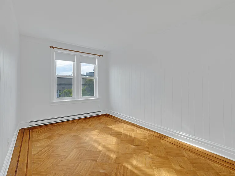 347 Greenwich Ave — Photo 11